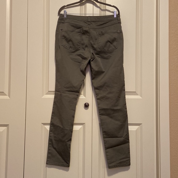 Green inc pants, Jean-like look and fit - Picture 2 of 3